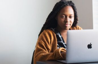 Lady sitting and working in front of a computer