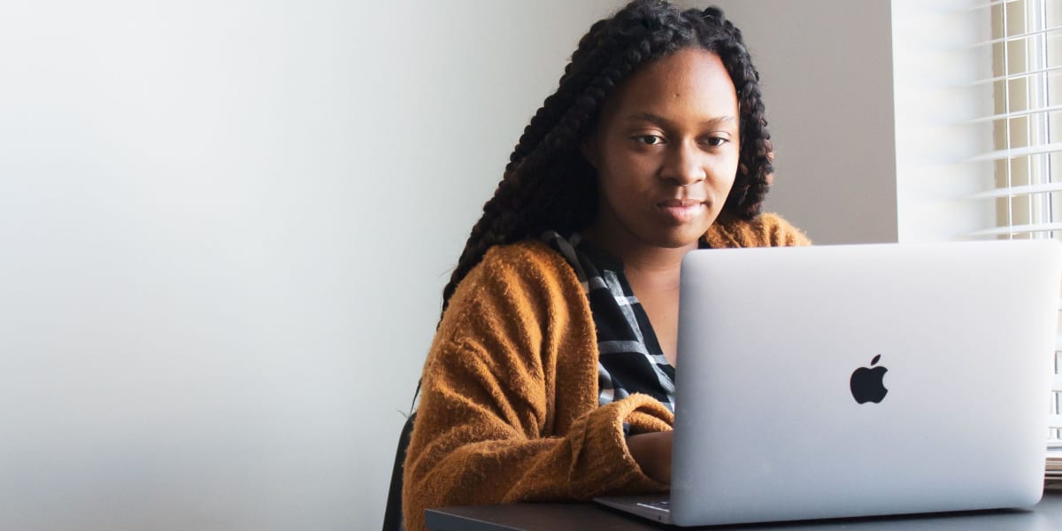 Lady sitting and working in front of a computer